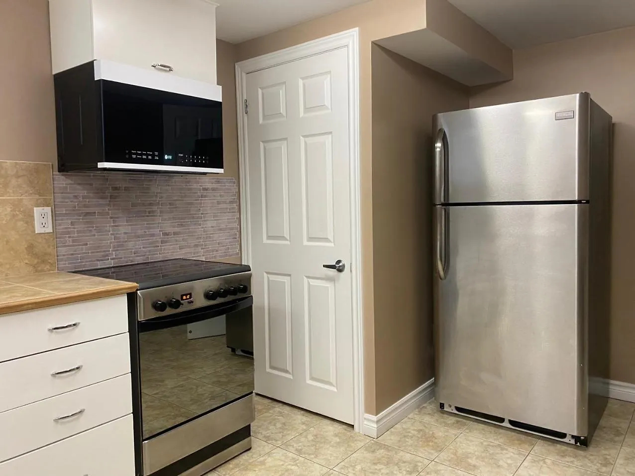 Nice Bedrooms In North York, Ontario トロント ホームステイ