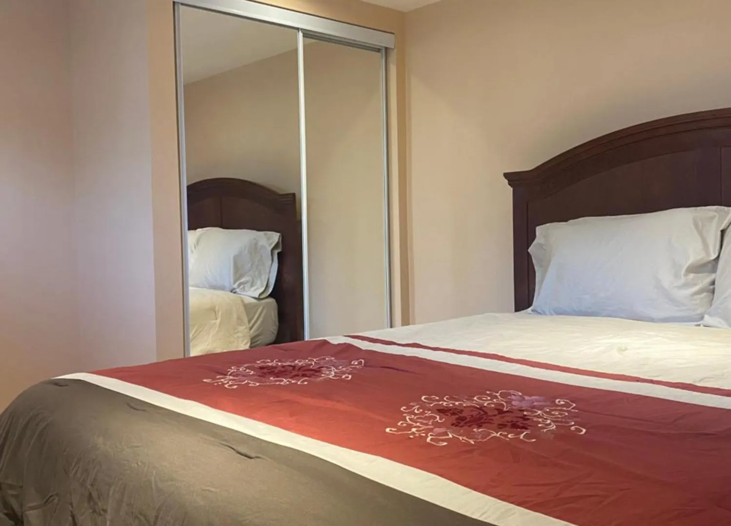 Nice Bedrooms In North York, Ontario トロント ホームステイ